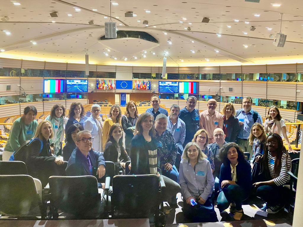 📸 Aquest divendres, la missió tècnica d'ens locals de la província de Barcelona a Brussel·les segueix amb el seu programa de visites i reunions a l'<a href="/EU_CoR/">European Committee of the Regions</a> i al <a href="/Europarl_EN/">European Parliament</a> per conèixer diferents iniciatives europees d'interès local - amb <a href="/diba/">Diputació de Barcelona</a> <a href="/ComissioEuropea/">Comissió Europea 🇪🇺</a> <a href="/Europarl_CAT/">Parlament Europeu</a>