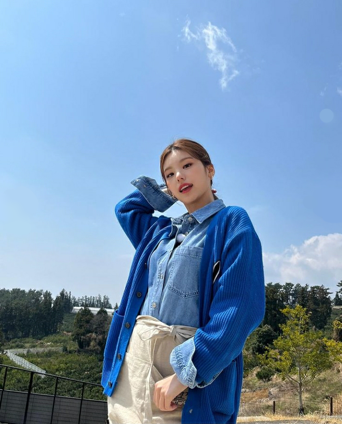 PinYeji's tweet photo. Hwang Yeji looks good in everything 🦋 #ITZY https://t.co/DHzsrfe3HF