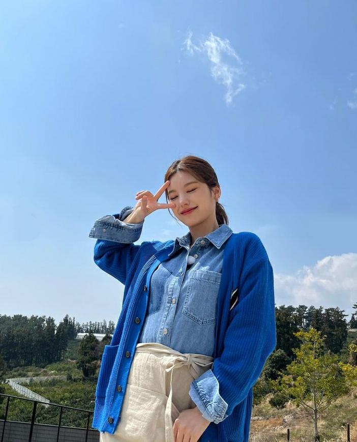 PinYeji's tweet photo. Hwang Yeji looks good in everything 🦋 #ITZY https://t.co/DHzsrfe3HF