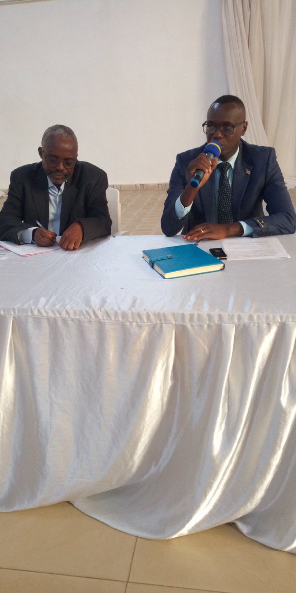 MuramvyaProv's tweet photo. Le @MininterInfosBi organise un atelier de localisation des cibles des objectifs de Développement durables (ODD) à l'intention des membres des équipes communales de planification @MuramvyaProv du 20/5 au 9 Juin 2022.Atelier rehaussé par la DG du Dévlpmt C et la Décentralisation. https://t.co/CF9XAnrnsr