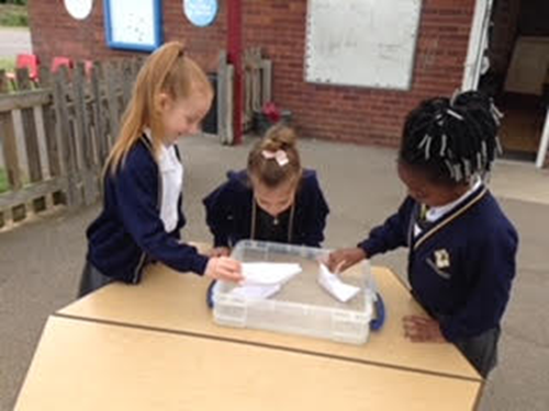 Y1OLOL's tweet photo. Testing out our boats in Y1 History @OLOLCPrimary https://t.co/tk36qcFbwq