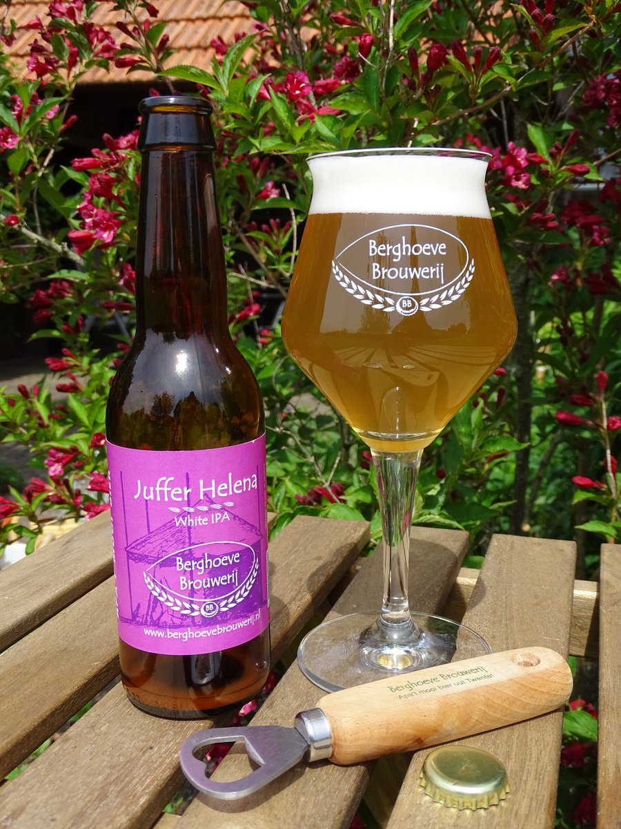 Het is weer kneitertjes warm, dus hoogste tijd voor de release van "Juffer Helena", een White IPA gedryhopped met Simcoe. Heerlijk fris en fruitig en met 5% alcohol fijn doordrinkbaar.
Op naar een mooie zomer en op naar onze open dag volgende week!

berghoevebrouwerij.nl/Juffer-Helena