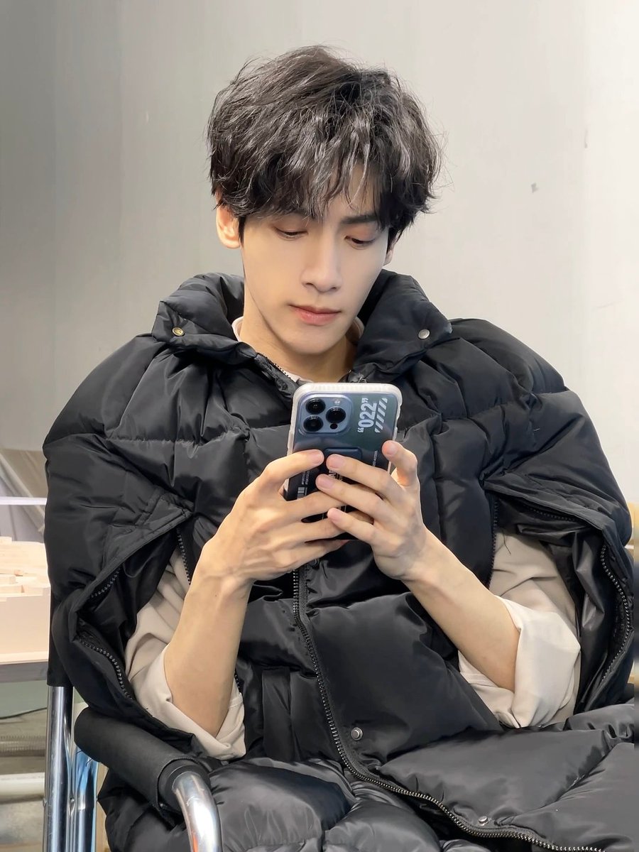 LuoYunxiFanClub's tweet photo. #LuoYunxi x Shiseido behind the scenes.
#罗云熙 
Full: https://t.co/93i7OIgn5r https://t.co/VJXwWVFKEU