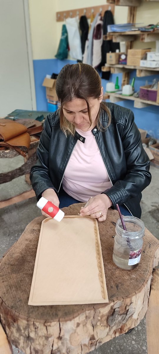 eczmehmetaldrmz's tweet photo. @SKoopera sultandağı kadınlarının yaptığı deri ürünleri - çantaları ülkenin dört bir yerine satılmasından sonra ABD'ye de ilk siparişlerini yolladı 👏 💪 🙂
@kubrayigitbasi
@AfyonValiligi
@SeymaAld
@afyonkulturevi https://t.co/5YkPonVt3I