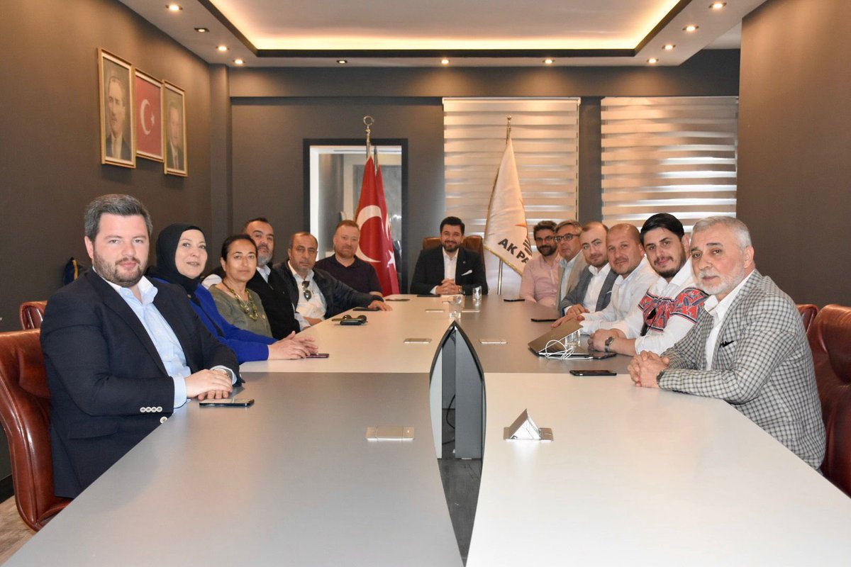 aktepebasii's tweet photo. Tepebaşı Meclis Üyelerimizle, Değerlendirme ve İstişare toplantımızı;

İlçe Başkanımız @hcizmelioglu Başkanlığında, Meclis Üyelerimizin katılımı ile parti binamızda gerçekleştirdik. https://t.co/m0DQ9bLNIi