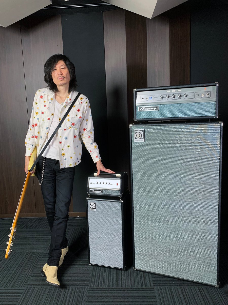 Ampeg_jp's tweet photo. \ウエノコウジさんがMicro-VRを弾き倒す🔊/
普段はSVT-VRに810キャビ、そしてプレべのピック弾きで容赦なくブッ込む #ウエノコウジ さん。そのお隣にはMicro-VRとV-4Bが……⁉️スペシャル動画を6月に公開予定です🙌
#MicroVR 👉https://t.co/RSLIKj8ILZ
#V4B 👉https://t.co/XJQFCKJNVM https://t.co/27mZlvL7Ox