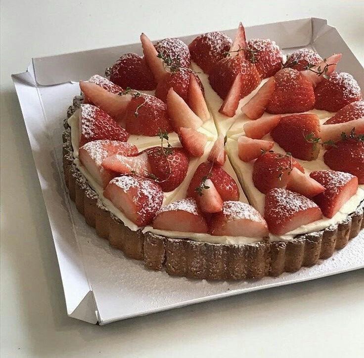 malusokay's tweet photo. Strawberry desserts 🍰🍓 https://t.co/ZWDinAH3lL
