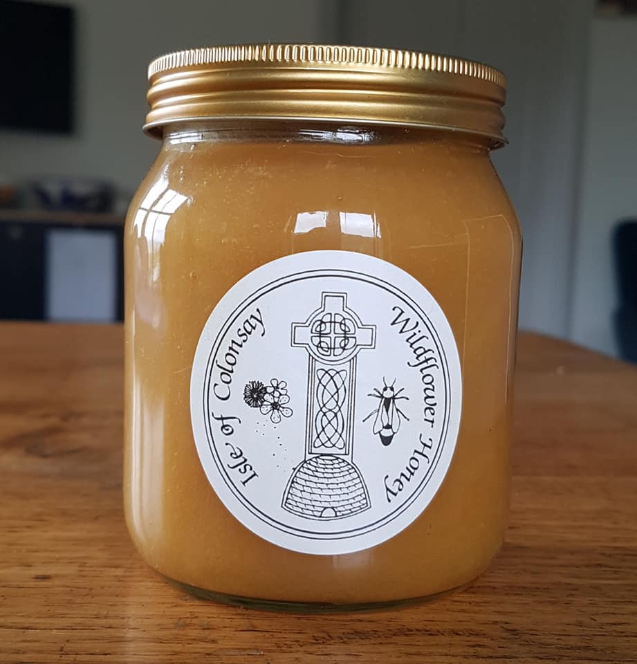 IslandsPass's tweet photo. 1/2 Today is #WorldBeeDay so we'd like to give a shout out to #honey producers across the Scottish Isles. 🐝 🍯 The photos are of Wildflower honey from Colonsay and #Oronsay, available last summer from The #Colonsay Pantry.

#EatLocal #HoneyBees #Bees #BlackBees #ScottishHoney https://t.co/Wc885C1prj