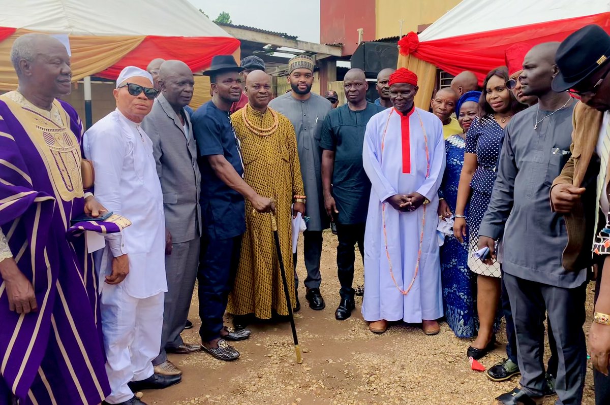 The Edo State Hon. Commissioner For Mining, Oil and Gas, Ethan Uzamere was Special Guest at the inauguration of Executives of Host Communities Producing Oil and Gas (HOSTCOM) Edo State chapter in Benin city, Edo state.