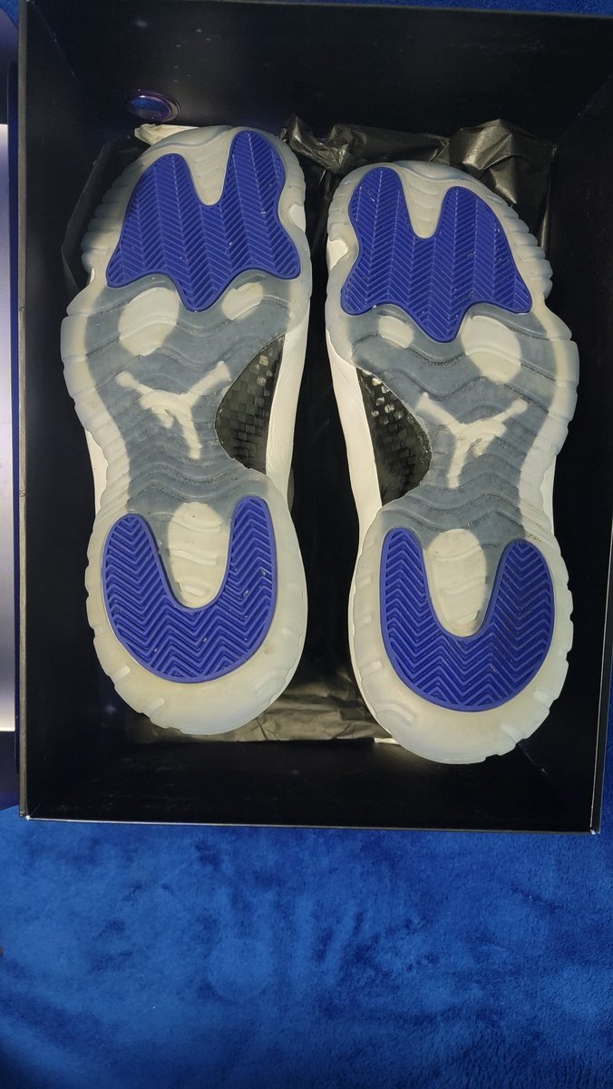 **Another clean pair coming.**
Space Jam rare sz 12.5! 👽 
Asking 420 + your label or add twenty for label through UPS with insurance coverage. 🚢 ⚓️ 

Buy today I ship today. 💯
Check my pinned for legit tag. 💰📈