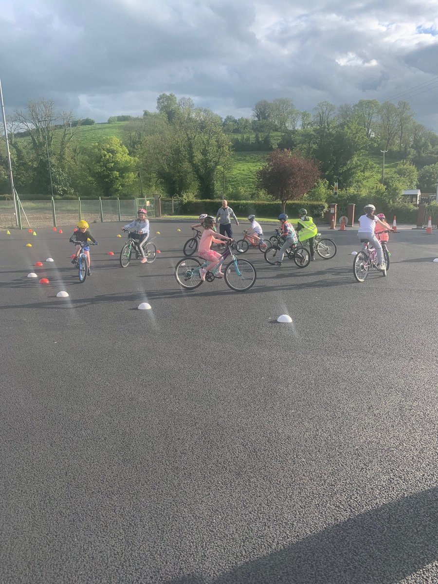 MonaghanCoCo's tweet photo. Francis Mc Fadden delivered a fantastic bikes skills and cycling safely to children at @SeanMcDermottsGAA club last night. The children and adults learn some key facts!
#BikeWeekMonaghan #ClickIntoGear @TFIupdates https://t.co/zpNmw4i1KF