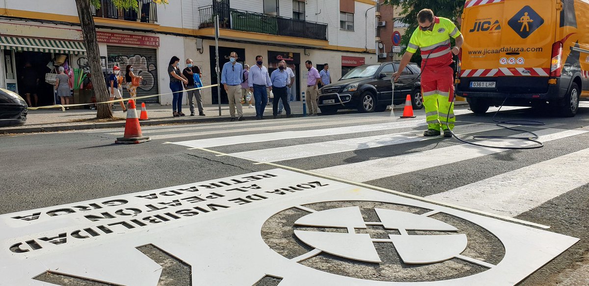 🛑 Sevilla creará supermanzanas con prioridad peatonal e instalará medidores de velocidad informativos y pasos de cebra luminosos para mejorar la circulación y la seguridad.

El contrato de señalización vial se centrará en propiciar un tráfico más calmado: ow.ly/UW8e50JcW8K