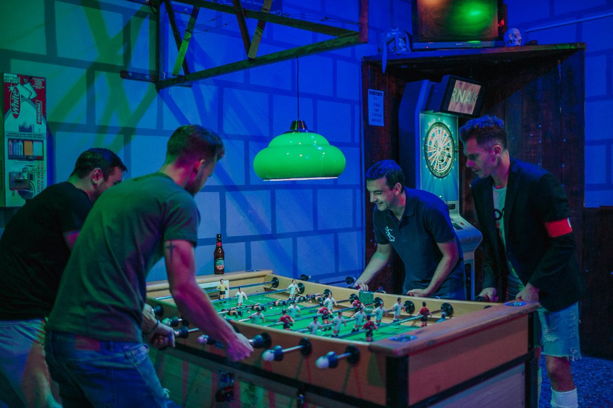 ¡Por fin es viernes! 👻
Nosotros ya tenemos plan para el finde 🏐

#soydeloco #moda #futbol #streetstyle #football #fashion #model #outfits #modamasculina  #futbolin #finde