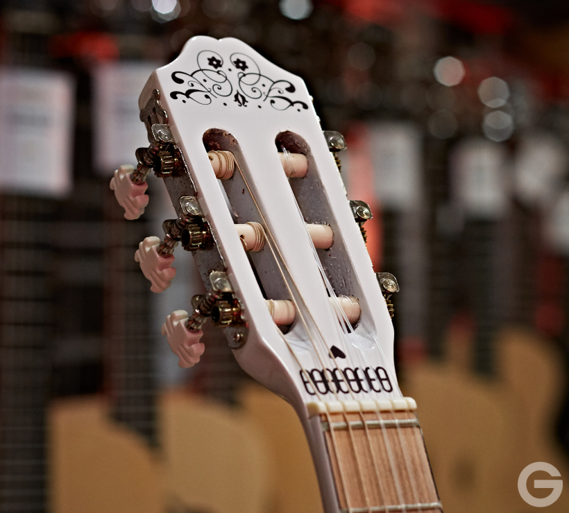 gear4music's tweet photo. What age did you start playing #guitar? You're never too young! With soft #nylonstrings, 1/2-sized body and a sleek #mapleneck, #classicalguitars like this are perfect for young rockers to knock 'em dead.

Check it out! 
👉 https://t.co/FdHetewOu2 https://t.co/byTzx4dJBx