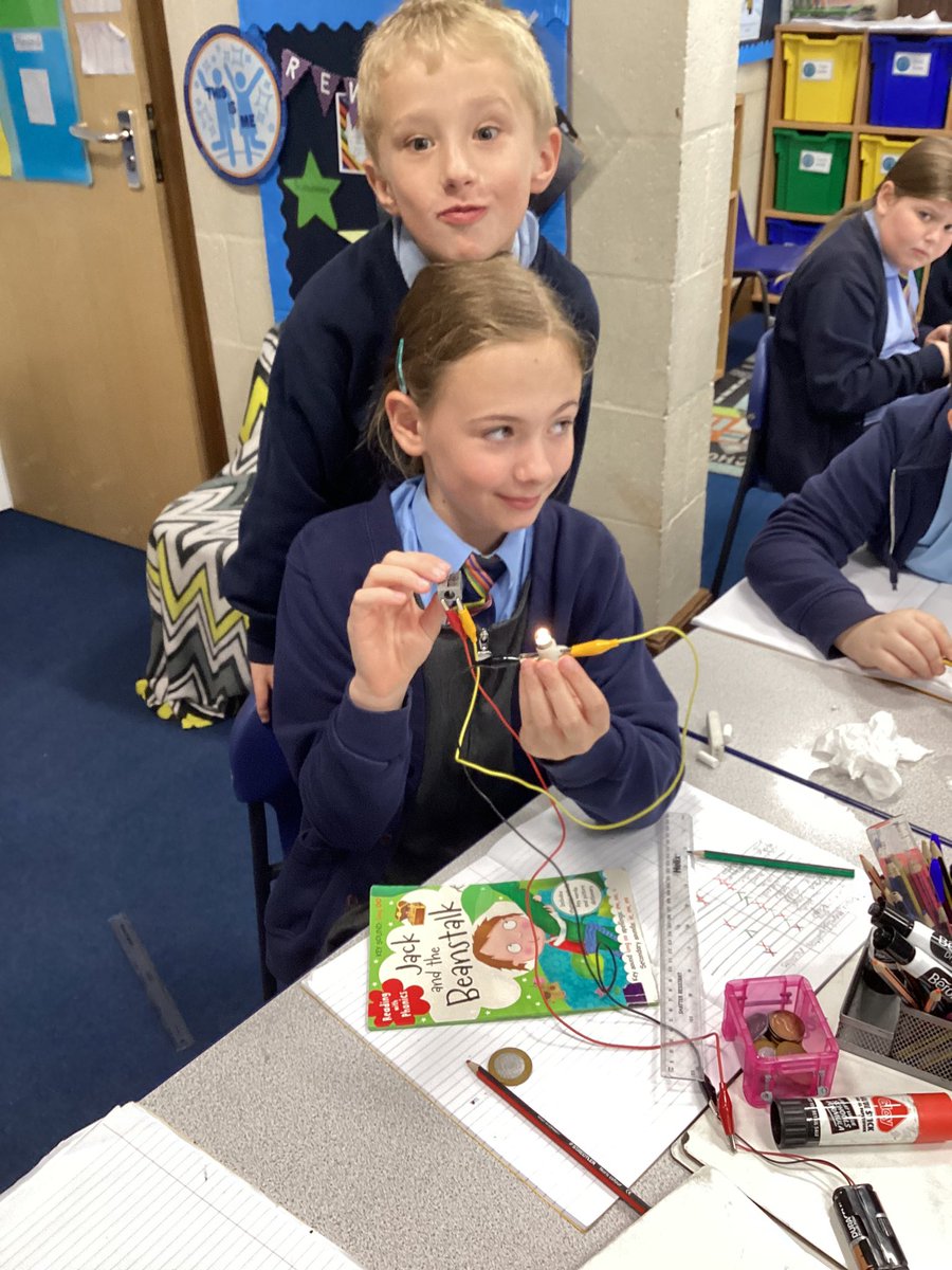 year4wja's tweet photo. What a lot of fun! 4BE have been investigating conductors and insulators. We love science ❤️ #wjascience https://t.co/2O20yPgW9P
