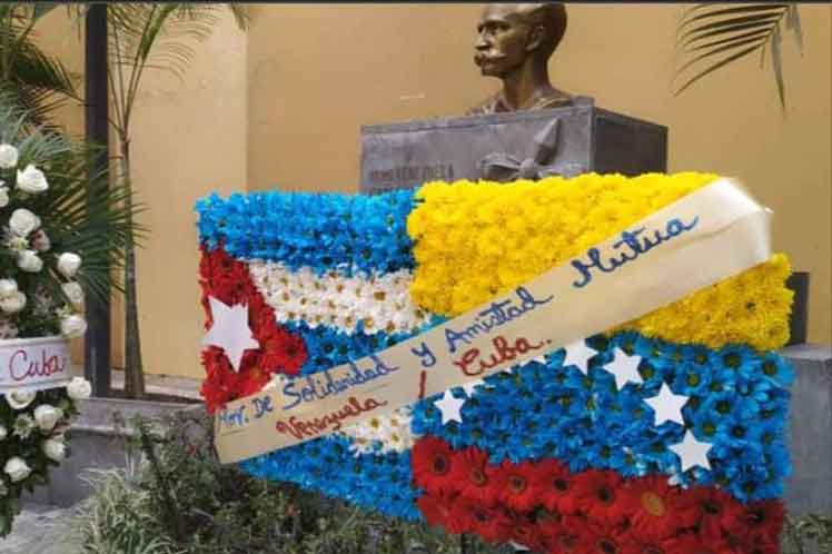 FidelidadACuba's tweet photo. #MaduroLíderDeVictorias Rinden homenaje en Venezuela a héroe nacional de Cuba - Prensa Latina https://t.co/se65JLskIo #MartiVive @Fariacrt @siempreconcuba @OrlenysOV @lubrio @Ana_Hurtado86 @CubaPlataforma @cubacooperaven @CubaMINREX @dgardoSacapunta @CarlosJRonVE @ConLaGenteVzla https://t.co/swgVaPjWma