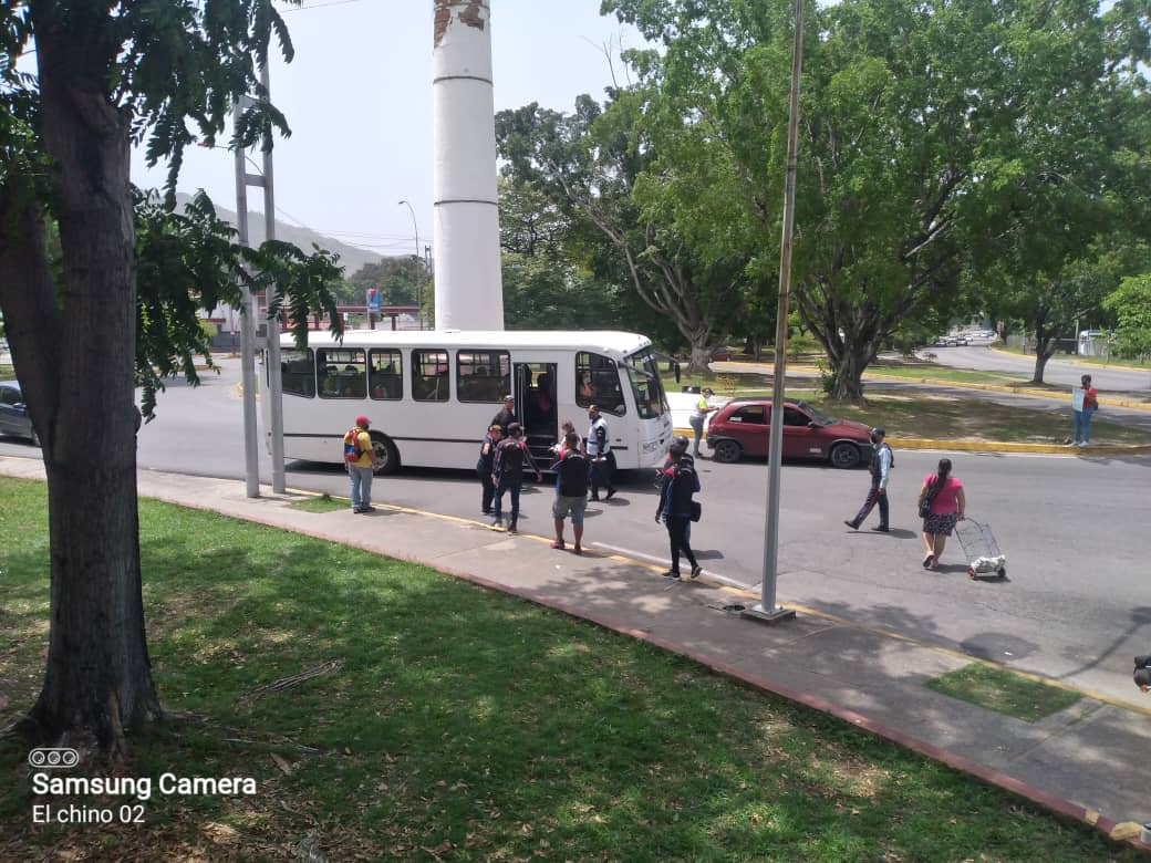 pcmbi's tweet photo. #20May Campaña de Difusion "No al Bullying" en las Unidades Educativas del Municipio #MBI #NoMasAcosoEscolar #Senamef #PBA #PNB #CICPC #Sipnna #PCMBI #DPA #ZEA #FrentePreventivo @BrullerbyPSUV @droopy171 @PC1Gutierrez @DulceyParadaM @cperezampueda @PCivil_Ve @PcRedancentral https://t.co/YpL0y6JU5h