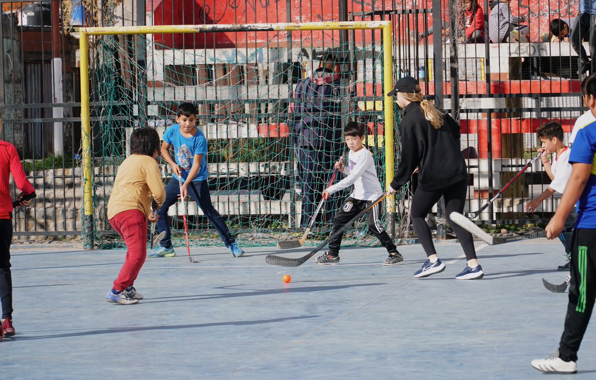 first week of volunteering in Barracas has been incredible! the kids love to learn… and also love to teach me new things: mi nombre es profesora 🤠