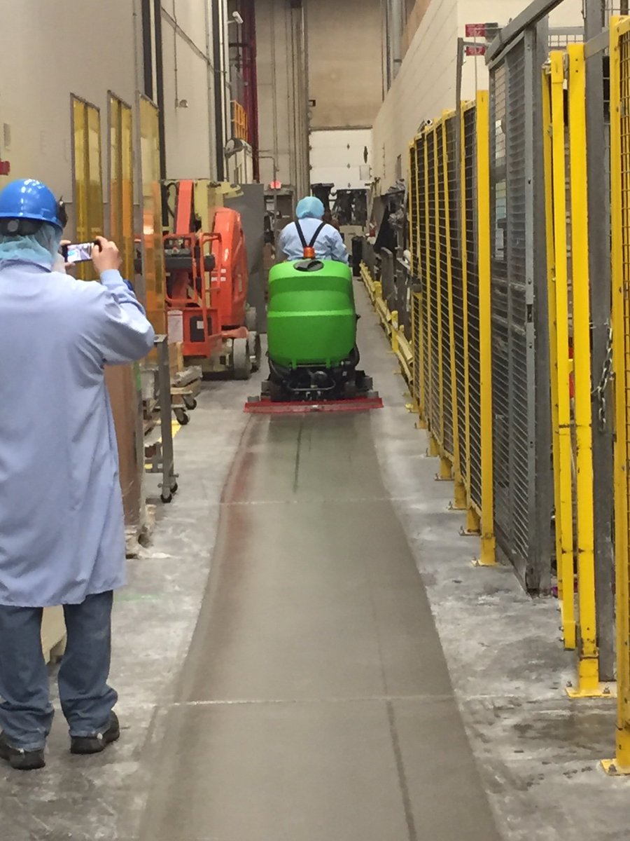 IPCEagle's tweet photo. See the clean difference no matter what size the scrubber!

#ipceagle #ipcworldwide #professionalcleaning #floorcare #scrubber https://t.co/1TAinPBJCp