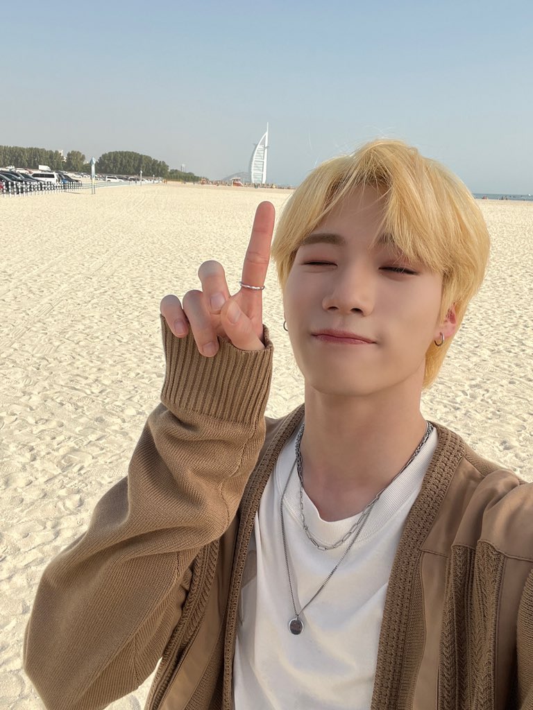 WUZO_BLITZERS's tweet photo. [📷][#CHRIS_RAID]
I'm looking for you in Dubai
 
#BLITZERS #블리처스 #CHRIS #크리스 https://t.co/VnBIRNg0Qs