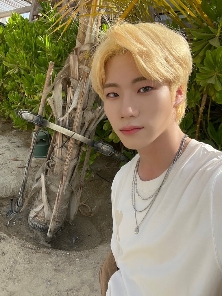 WUZO_BLITZERS's tweet photo. [📷][#CHRIS_RAID]
I'm looking for you in Dubai
 
#BLITZERS #블리처스 #CHRIS #크리스 https://t.co/VnBIRNg0Qs