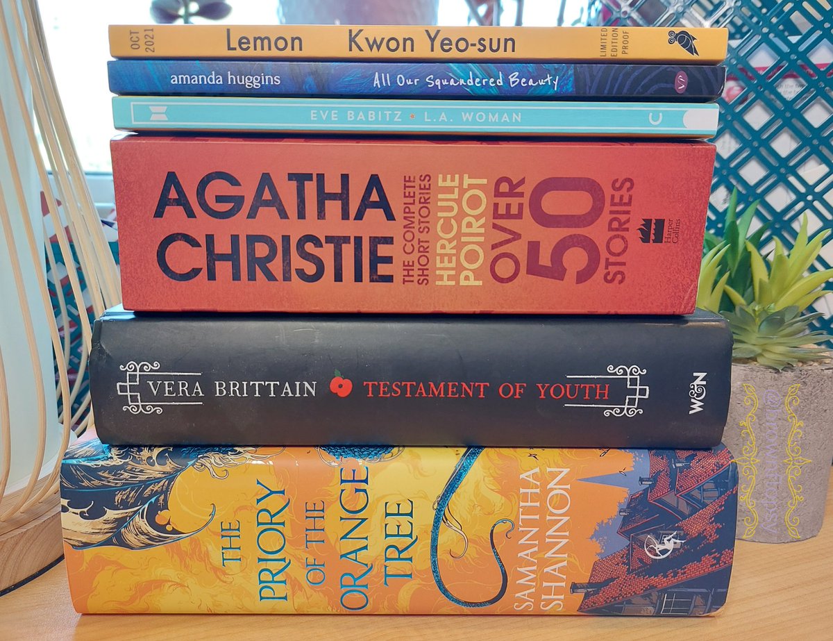 brownflopsy's tweet image. Do you like to tuck into a chunky book, or do you have a light appetite? Today on Instagram I have been trawling my shelves for both! Thanks @travels_along for tagging me in the #ThickestAndThinnest #BookStackChallenge 😘 

instagram.com/p/CdyWPyqL054/…