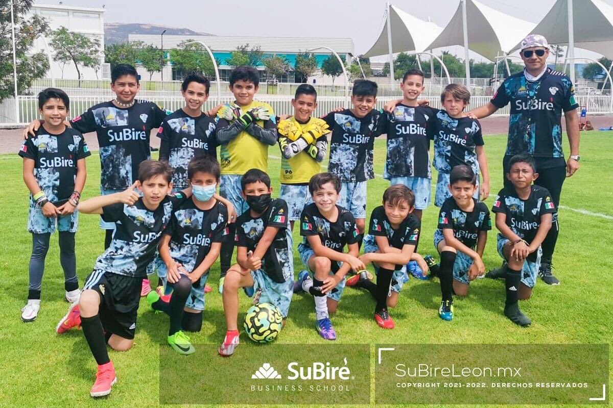 Felicitamos al equipo representativo de fútbol de #Primaria (categoría 2010-2011)Demostrando una destacada participación en la liga estudiantil, hasta el momento siendo invictos. Les deseamos mucho éxito en los próximos partidos. #ColegioSuBiréLeón
