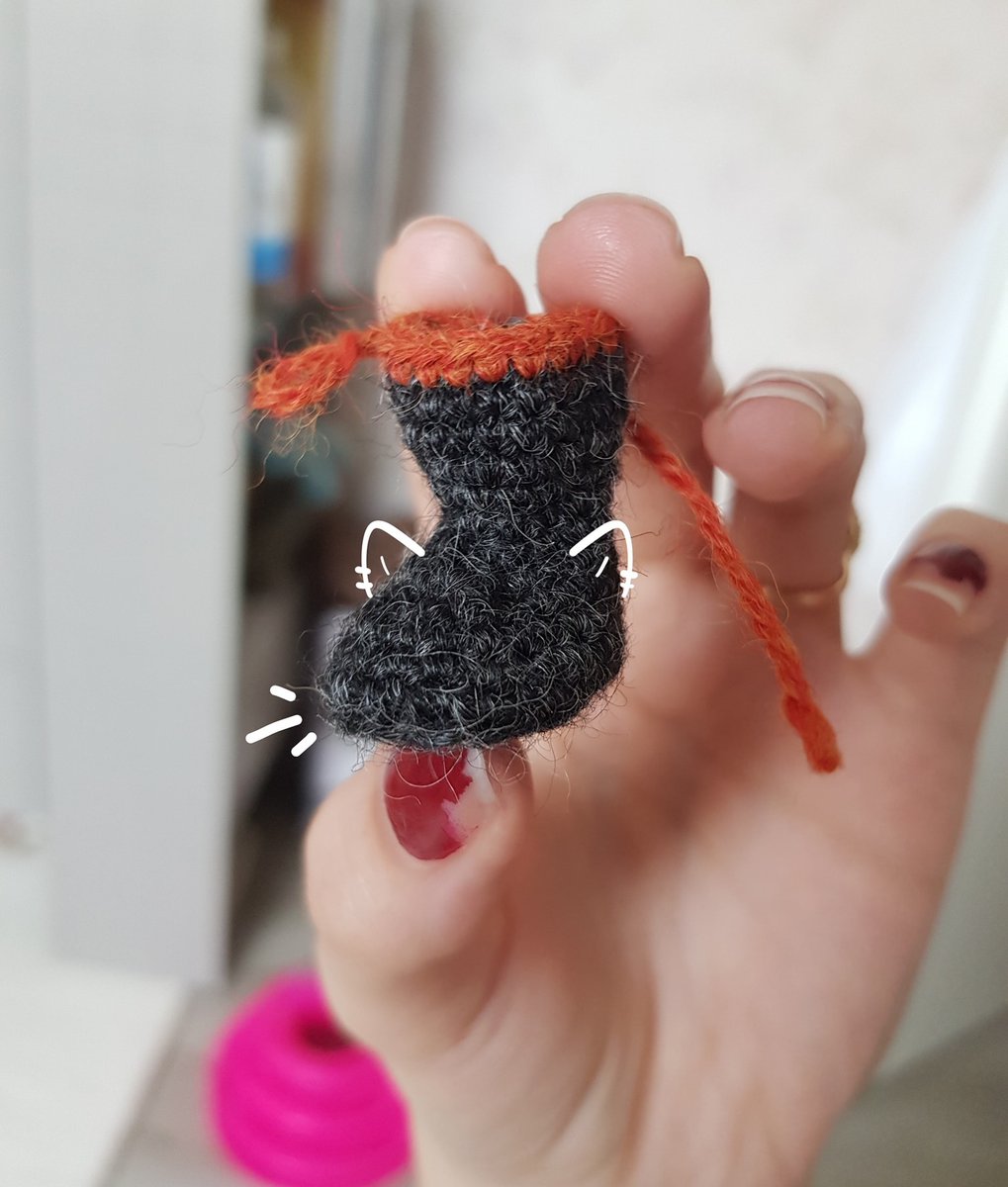 It's it a foot or animal? Or both?😊🌸

#amigurumi #amigurumidoll #toys #crochetersofinstagram #kawaii #crochet #crochetdoll #ganchillo #handmade #etsy #cute #amigurumis #haken #häkeln #örgü #doll #art #photooftheday #crochetpattern #artist #amigurumilove #handmadeart