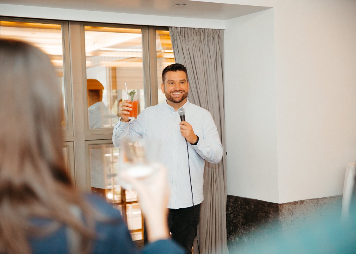 MeliBioInc's tweet photo. Cheers to making a better world for humans and for bees! 💛

Read more about our event here:
https://t.co/t9HgFJZ3nF

#WorldBeeDay #MeliBio #elevenmadisonpark #beefreehoney https://t.co/OBgjfVPx8L