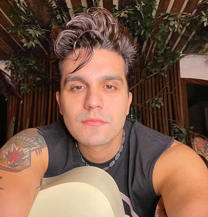 Desejo que o meu pra sempre seja com você. <a href="/luansantana/">Luan Santana</a> ✨❤️