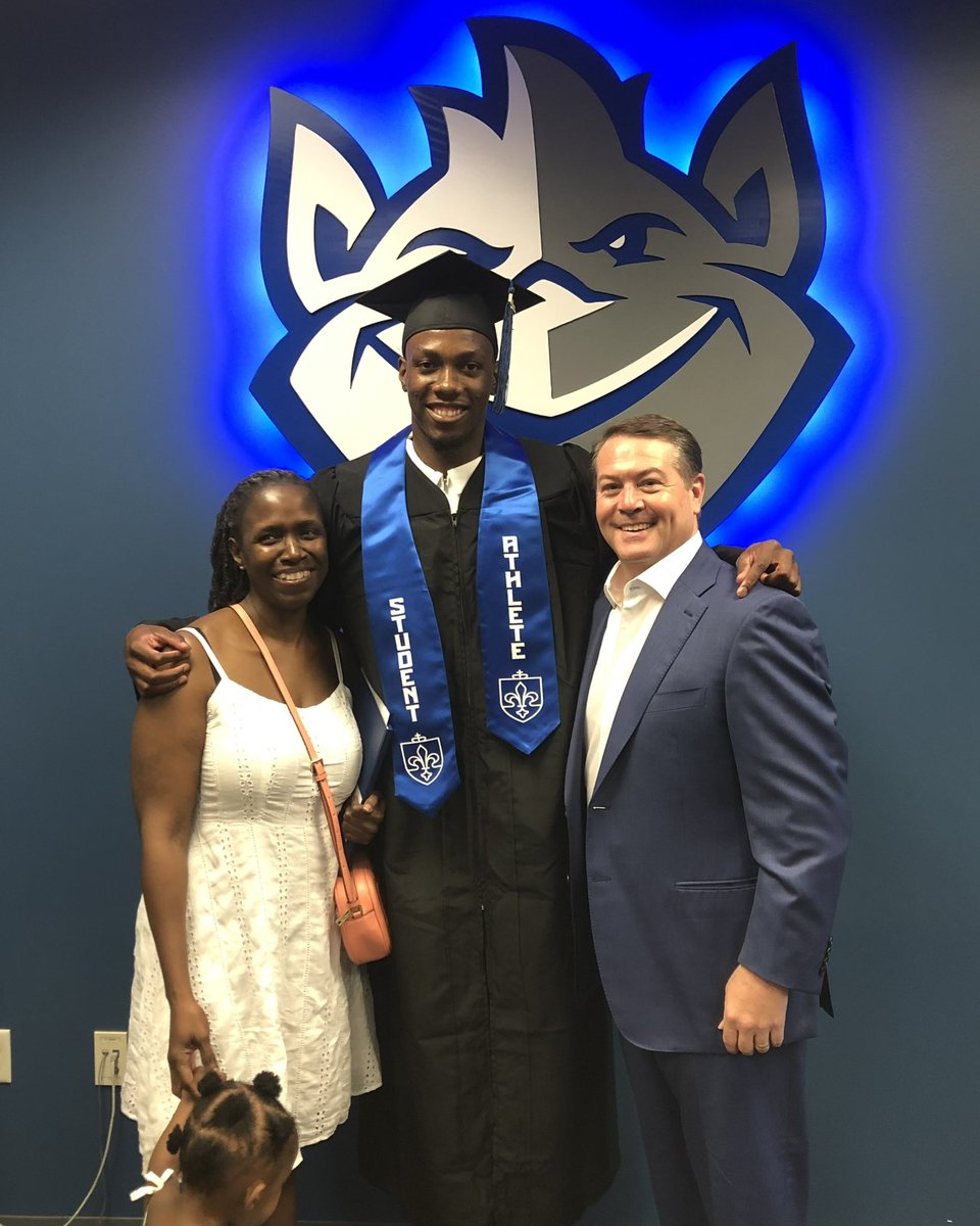 SaintLouisMBB's tweet photo. Congratulations, Javonte Perkins!
Javonte graduated with his degree in Sociology.
@javontep x #TeamBlue https://t.co/QofxuL6Xts