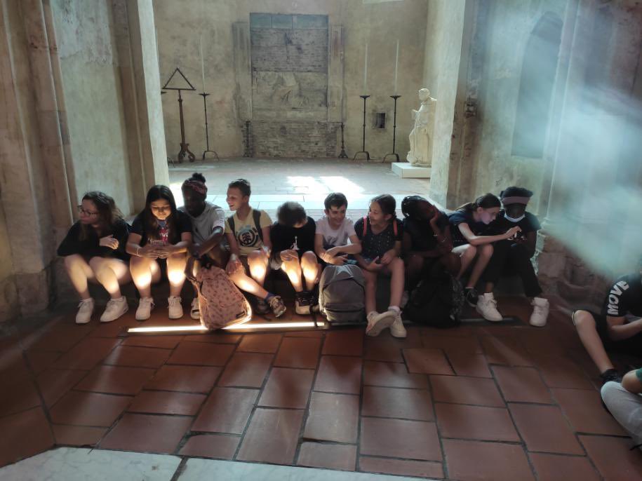 Sortie pédagogique et culturelle pour le projet "regard de géomètre" Les maths sont décidément partout autour de nous, il suffit juste d'ouvrir les yeux! #EAC <a href="/MostafaFourar/">Mostafa Fourar</a> <a href="/dasen_sieye/">Mathieu Sieye</a> <a href="/AymericMeiss/">Aymeric Meiss</a> #Mathematiques