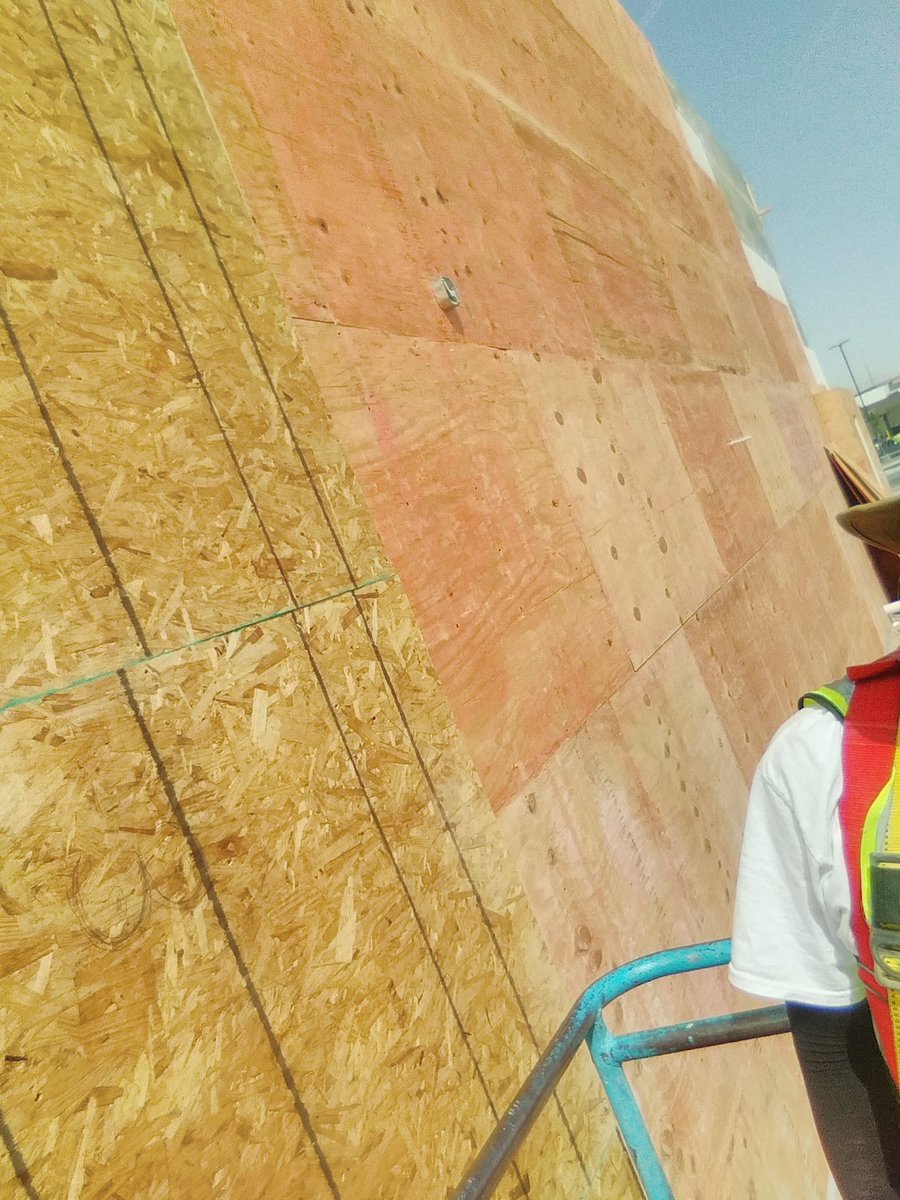 Tenemos un trabajo en Columbus Ohio a $26 dollars por hora hotel incluido dos por cuarto over time se paga tiempo y medio.