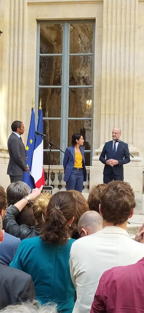 CTorossian_Off's tweet photo. Moment Républicain important, passation de pouvoirs entre @jmblanquer et le Ministre Pap Ndyae. https://t.co/nRXP6q8iy2