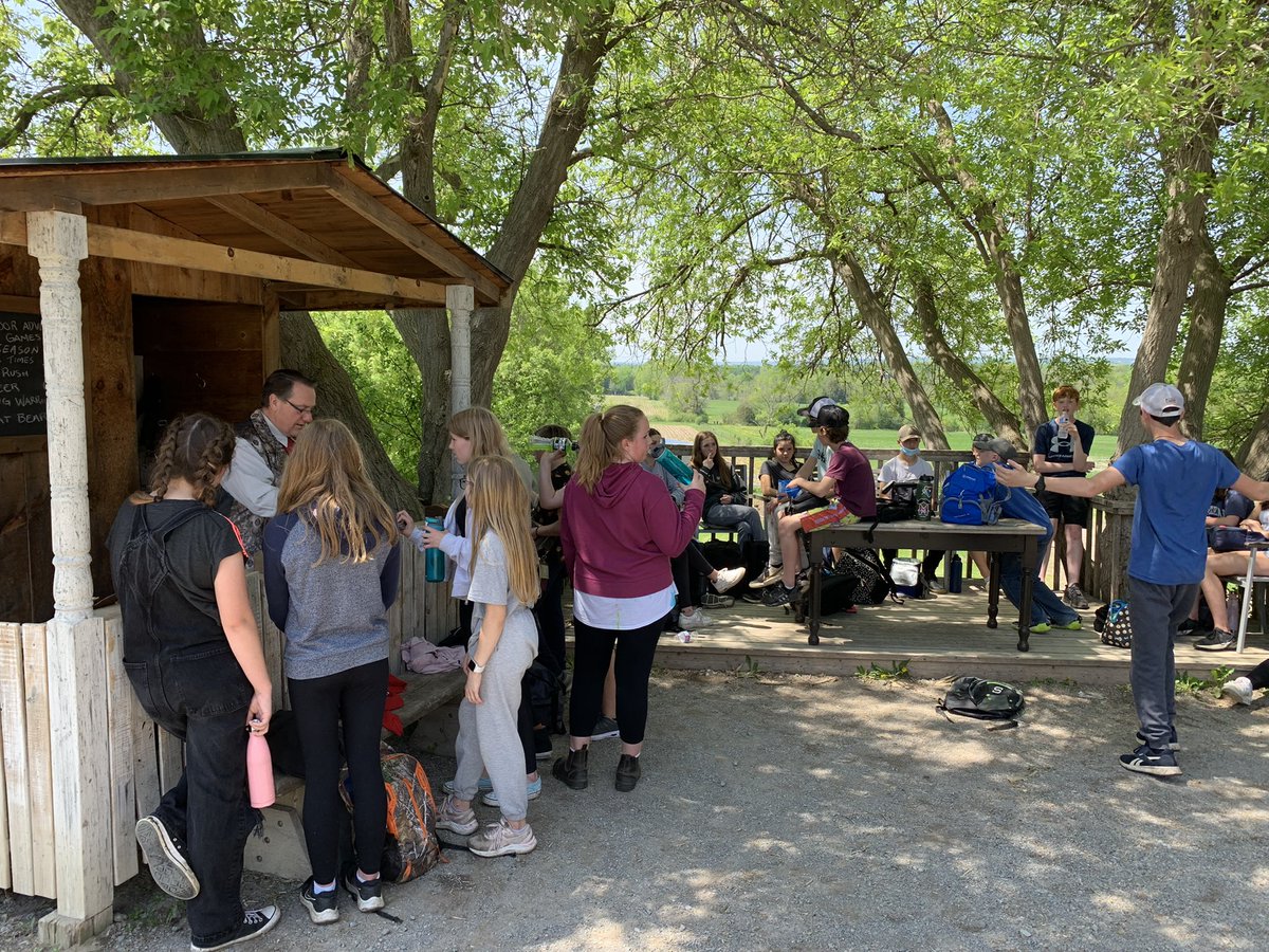 DaleRoadSenior's tweet photo. Our grade 7’s enjoying a day of learning at escape maze ptbo #fieldtripsareback https://t.co/Obgd78kyr5