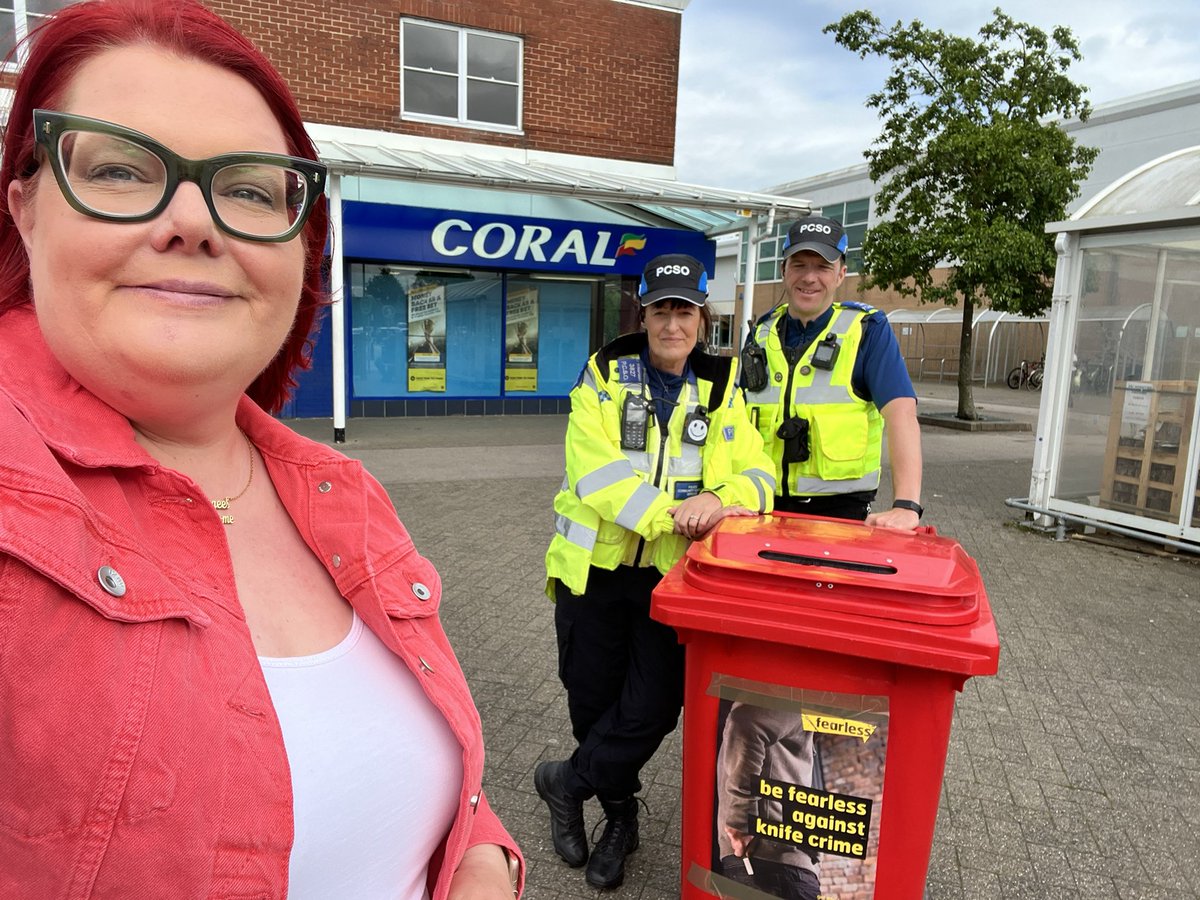 JoannaWestUK's tweet photo. Thanks @SinfinSNT for holding another knife amnesty at Asda this afternoon; you certainly are a cut above the rest! (Thanks Jim for the pun!) #ProjectZao https://t.co/d8Hv25dF3l