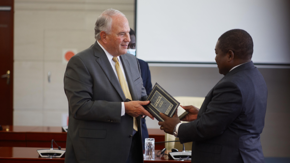 At the invitation of His Excellency, Elder Rasband prayed for the country, for the Lord’s guidance to come to all the leaders of the nation, and for the peace of Jesus Christ to be brought to existing conflicts in the land.