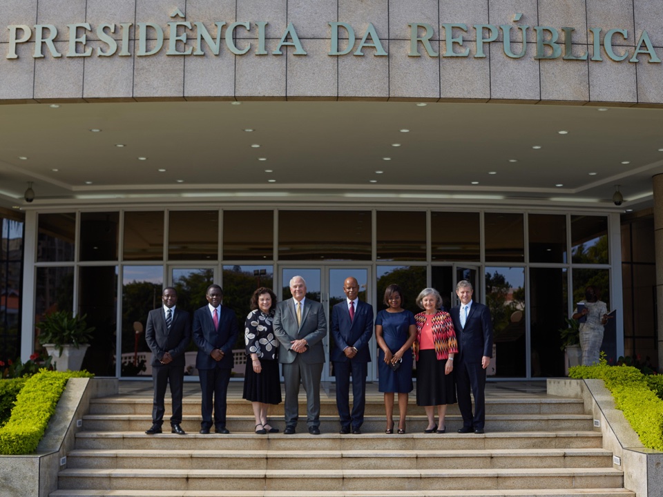 Elder Rasband’s prayer opened the first-ever meeting between a senior Church leader and a head of state in Mozambique.