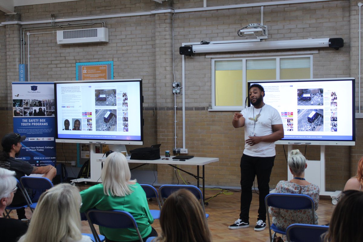 What a powerful event for our staff, students and parents last night!

Thank you to the knife crime awareness team who helped bring it all together. @thesafetybox_uk @HertsCyp @ali_cope 

#LivesNotKnives