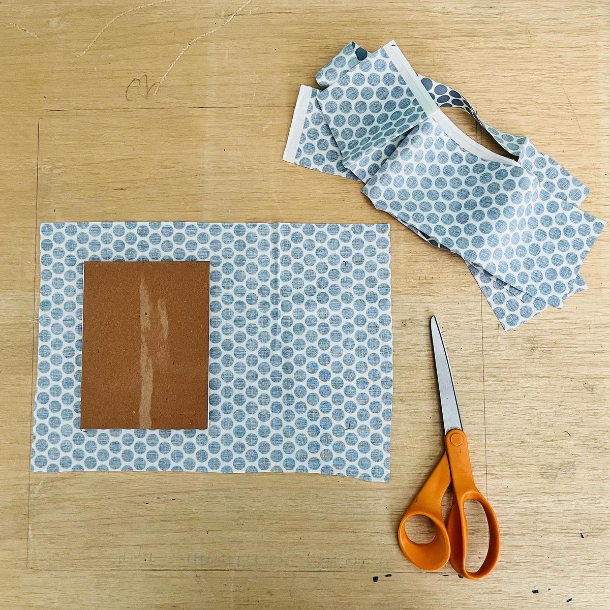 SuperJaneArtist's tweet photo. Join me for a handmade art book building workshop TOMORROW w/ @_artmakesus_ ! Sign up link here: https://t.co/zV4ymljlLe 📚😍🙌 #artclass #bookworkshop #bookbinding #creativity #craftclass #handmadebooks #artistbooks #everyoneisanartist #learnart #bookbuilding #artstudents #art https://t.co/os9mDoEqjF