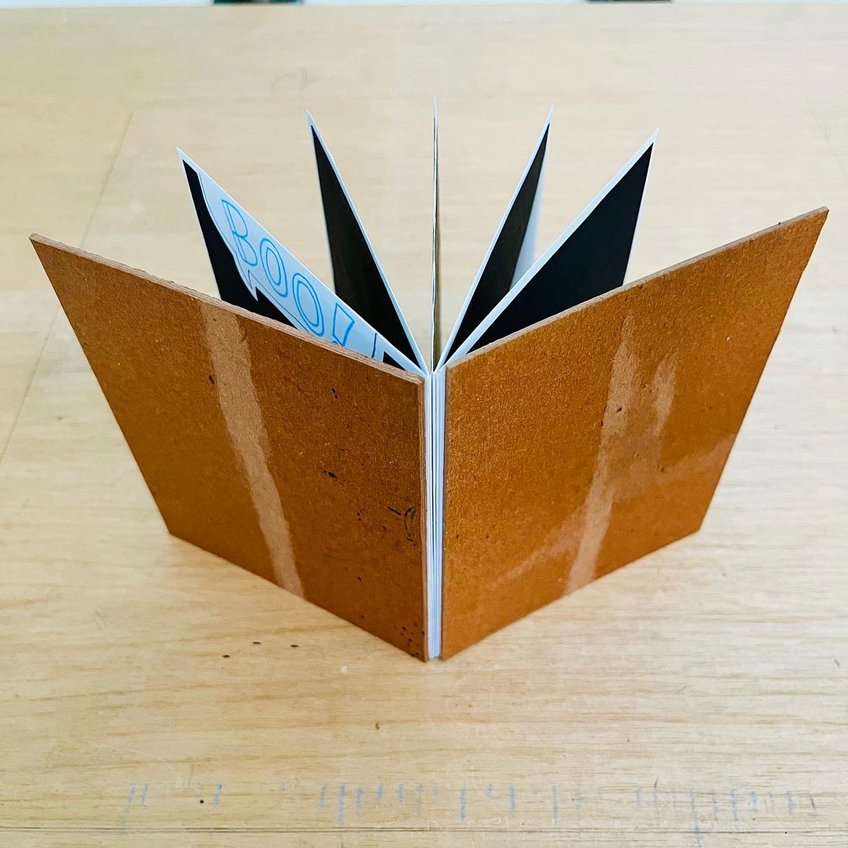 SuperJaneArtist's tweet photo. Join me for a handmade art book building workshop TOMORROW w/ @_artmakesus_ ! Sign up link here: https://t.co/zV4ymljlLe 📚😍🙌 #artclass #bookworkshop #bookbinding #creativity #craftclass #handmadebooks #artistbooks #everyoneisanartist #learnart #bookbuilding #artstudents #art https://t.co/os9mDoEqjF