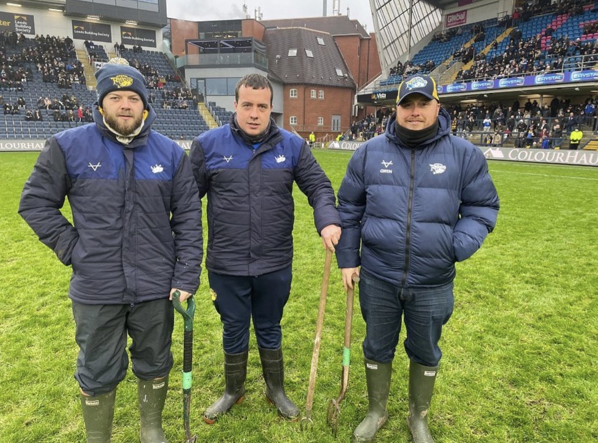 ryangolding_'s tweet photo. 19 years today I started as an apprentice with @jbooth2013 after @paul_pburgess letting me on work experience! 10 stone, no hair &amp; top memories later at our great club working with some top people. Now @leedsrhinos v @WTrinityRL tonight after Women’s 1st team v @Giantsrl 🌱 https://t.co/yM8uhiHmIX