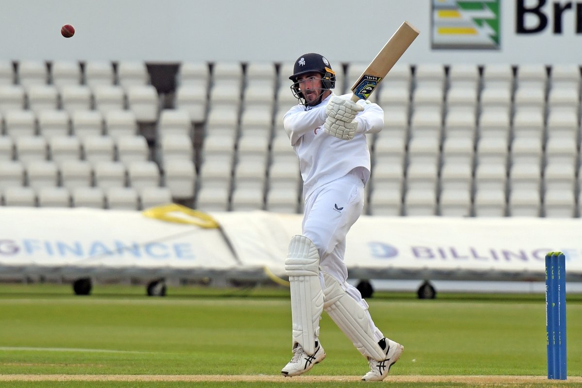 KentCricket's tweet photo. 61 runs at 1⃣3⃣8⃣.6⃣3⃣ 💣

5⃣ days until #BlastIsBack
🎟 https://t.co/Muz9JRddxE https://t.co/65B7EQlLhf