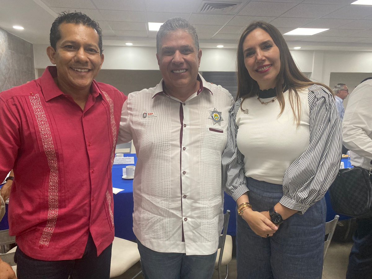 Coparmex_PR's tweet photo. También acudieron al evento el Comandante del Séptimo Batallón de Infantería de Coatzintla, el Delegado de Tránsito y Seguridad Vial del Estado en Poza Rica y los Presidentes de nuestras diferentes Comisiones, entre ellos el de Seguridad y Justicia, Lic. Agustín Guzmán Arellano. https://t.co/laJj8BNP8i