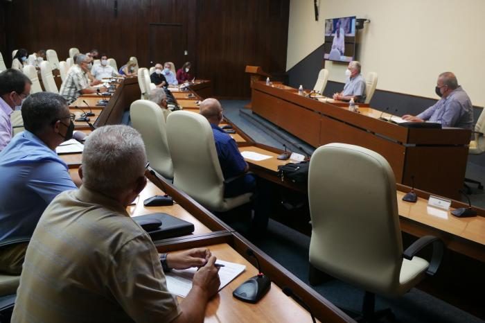 Radiometrohaba1's tweet photo. #CubanPresident @DiazCanelB evaluated the progress of the actions being carried out at the #SaratogaHotel and adjacent buildings after the accident on #May6. https://t.co/ymqXP50b27 https://t.co/SDGP0qTz1g