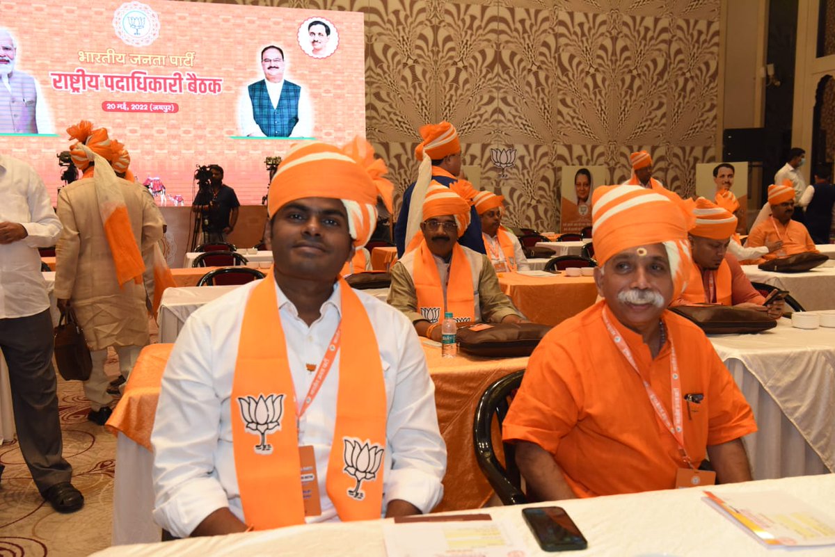 BJP4TamilNadu's tweet photo. இன்று ஜெய்ப்பூரில் நடைபெற்ற தேசிய பாஜக பொறுப்பாளர்கள் கூட்டத்தில் உரையாற்றிய மாநில தலைவர் திரு.@annamalai_k அவர்கள்

உடன் மாநில அமைப்பு பொதுச்செயலாளர்  திரு.@KesavaVinayakan அவர்கள்

#TNBJP https://t.co/QEJACysH3H