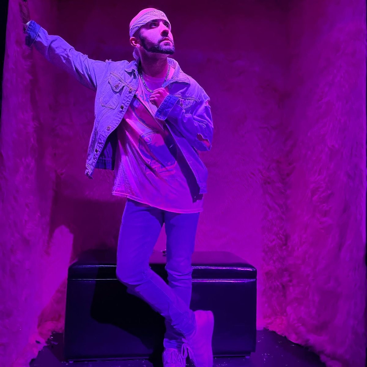 UrBoyStefan's tweet photo. Last night at @clubjete
#stefan #stevenstefanlopez #stevie #clubjete #jete #papichulo #papi #showoff #showingoff #danceshow #latino #fashion #streetwear #streetfashion #streetstyle #lifeofadancer #weho #heartweho #showcase #dancer #boydancer #baldissexy #shavedheadissexy https://t.co/4VFXq19b9O