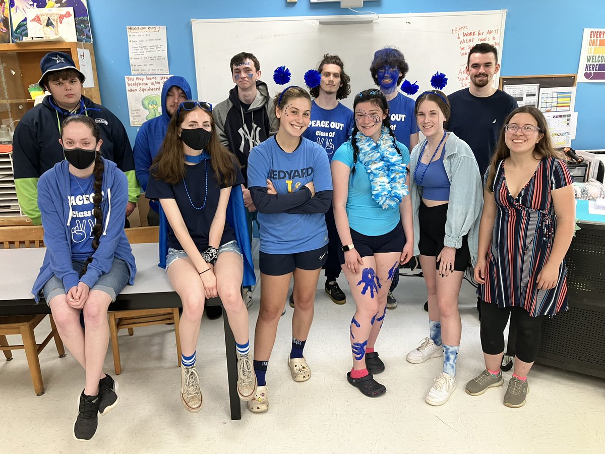 msflanaganart's tweet photo. Gonna miss these kiddos! 💙 Happy pep rally! https://t.co/Y3iEmRYdcZ