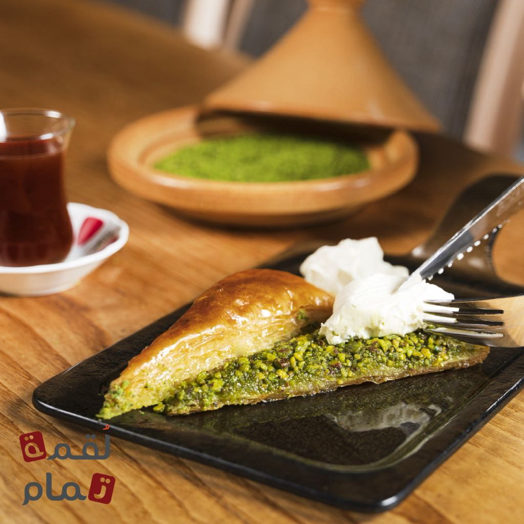 lokmatamam's tweet photo. بقلاوة #لُقمة_تمام طعم استثنائي مع الايسكريم المنعش 😋😍

#lokmatamam https://t.co/cA2YBkCvJE