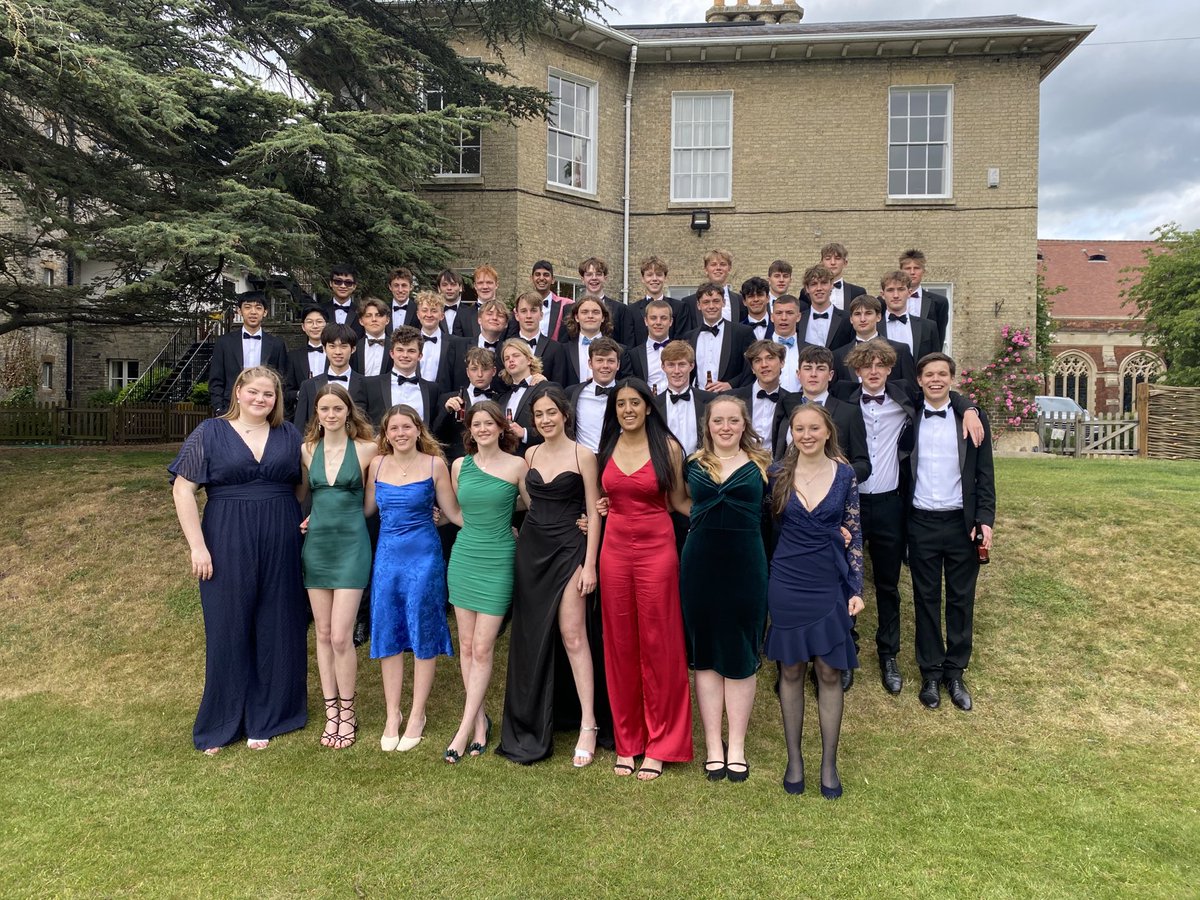Leavers of ⁦@LeysWestHouse⁩, ⁦<a href="/LeysSchoolHouse/">School House</a>⁩, ⁦<a href="/LeysBisseker/">Bisseker House</a>⁩,  ⁦<a href="/LeysBarker/">Barker House</a>⁩ &amp; ⁦<a href="/LeysBarrett/">Leys Barrett House</a>⁩ - for drinks in the Headmaster’s Garden before their House Dinners.  Χαιρετε!